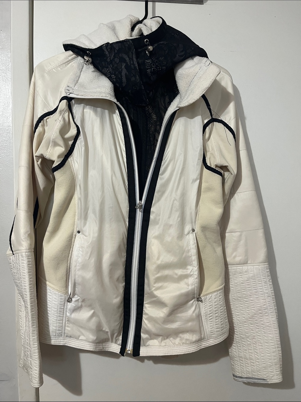(RARE) Vintage Lululemon Run: Bundle Up Jacket Polar Cream White Women size 8